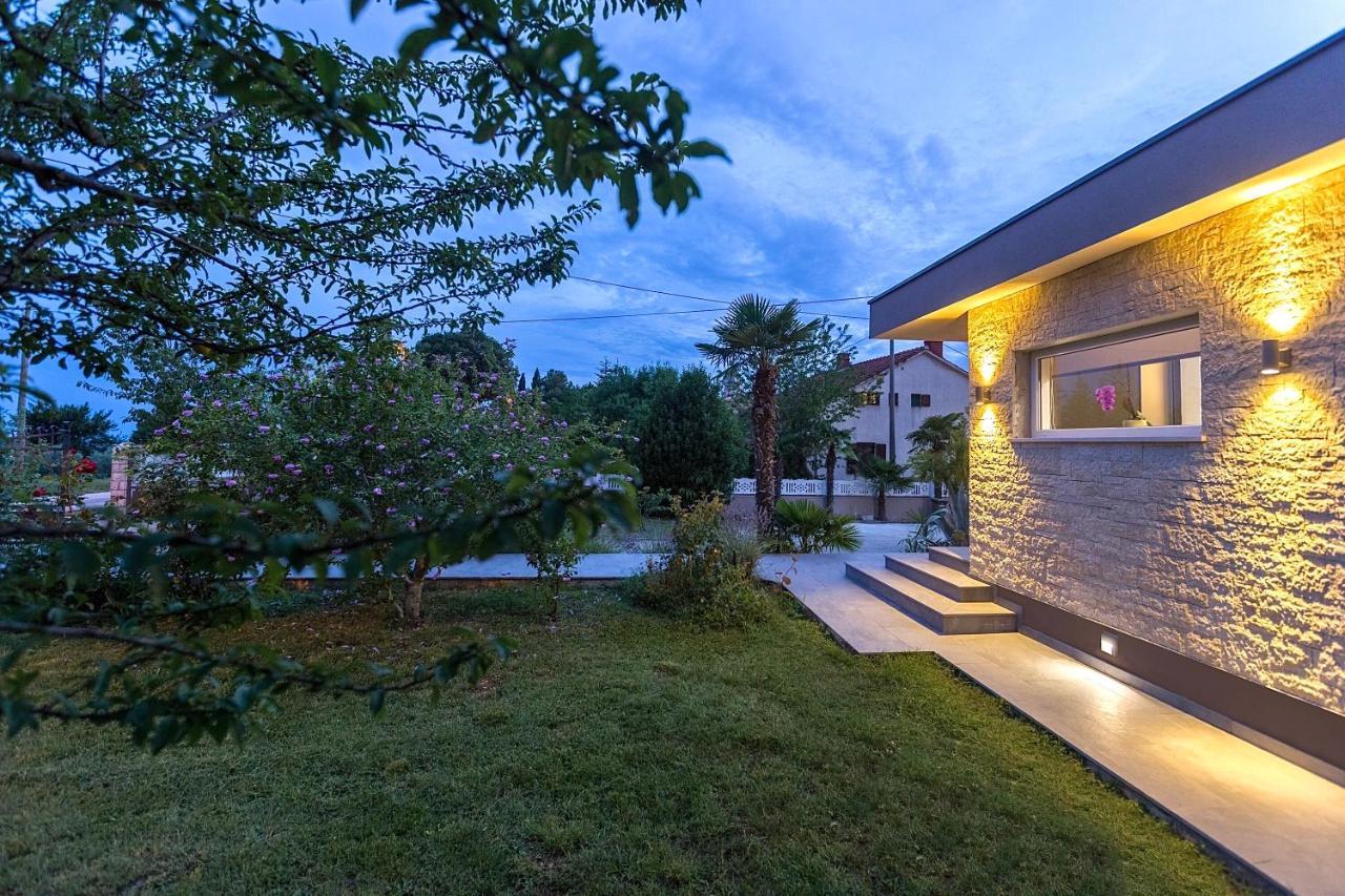 Villa Viktoria Poll&Garden View Kaštelir Εξωτερικό φωτογραφία