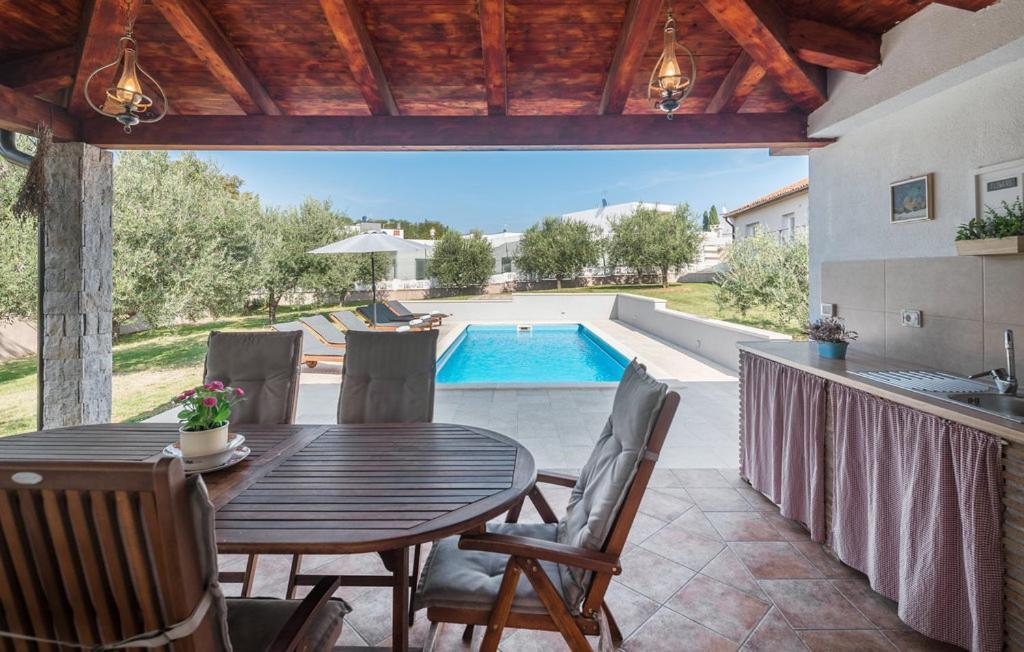 Villa Viktoria Poll&Garden View Kaštelir Εξωτερικό φωτογραφία
