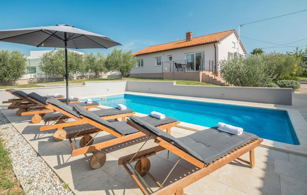 Villa Viktoria Poll&Garden View Kaštelir Εξωτερικό φωτογραφία